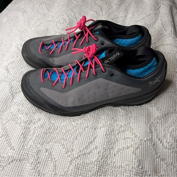 Arc'teryx Black and Pink Athletic Shoes size 9 - Picture 6 of 9